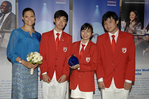 H.R.H. Crown Princess Victoria of Sweden with Luigi Marshall Cham, Jun Yong Nicholas Lim and Tian Ting Carrie-Anne Ng: Photograph courtesy of SIWI.